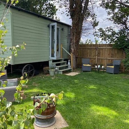 Beautiful Shepherd'S Hut Newmarket  Exterior foto