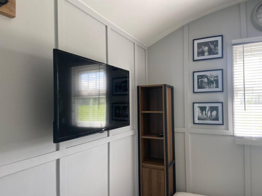 Beautiful Shepherd'S Hut Newmarket  Exterior foto